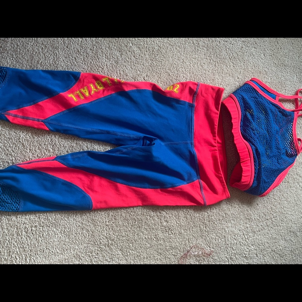 Sports bra and leggings